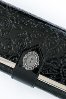 ギルバート＝ナイトレイモデルの長財布。