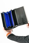 ギルバート＝ナイトレイモデルの長財布。