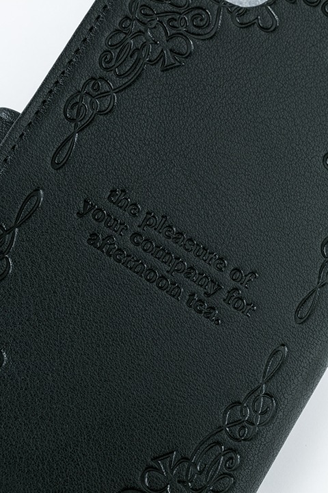 ヴィンセント＝ナイトレイモデルの手帳型スマホケース。
