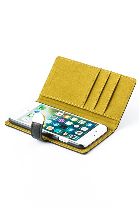 ヴィンセント＝ナイトレイモデルの手帳型スマホケース。