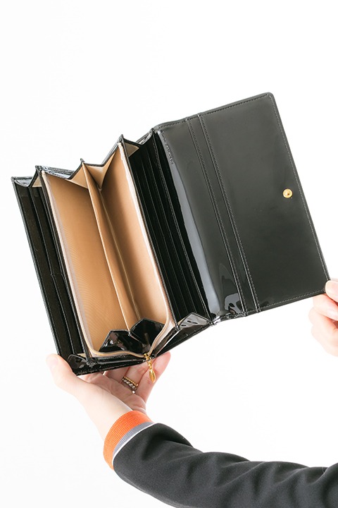 ヴィンセント＝ナイトレイモデルの長財布。