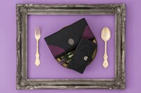 リーオ=バスカヴィルモデルの長財布と手帳型スマホケース。