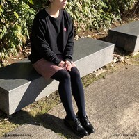 「クラシカロイド スウェット（ブラック）」の着用イメージ。