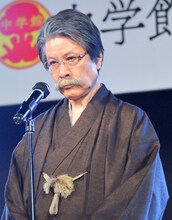 鹿賀丈史扮する松岡淳二。