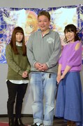 左から李小狼役のくまいもとこ、浅香守生監督、木之本桜役の丹下桜。