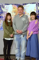 左から李小狼役のくまいもとこ、浅香守生監督、木之本桜役の丹下桜。