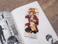 「出会って5秒でバトル」1～5巻を購入するともらえる「スタンディしおり」。