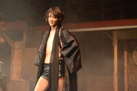 三上俊演じる吉原安里。