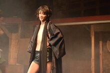 三上俊演じる吉原安里。