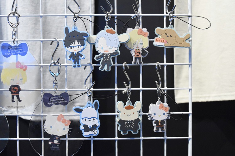 「『ユーリ!!! on ICE × サンリオキャラクターズ × 東京ガールズコレクション』POP UP SHOP in TOKYO」で販売されているグッズ。
