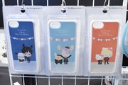 「『ユーリ!!! on ICE × サンリオキャラクターズ × 東京ガールズコレクション』POP UP SHOP in TOKYO」で販売されているiPhoneケース。