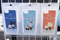「『ユーリ!!! on ICE × サンリオキャラクターズ × 東京ガールズコレクション』POP UP SHOP in TOKYO」で販売されているiPhoneケース。
