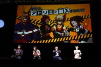 ジャンプフェスタ2018でのステージイベントの様子。左から増田俊樹、岡本信彦、三宅健太、佐倉綾音。