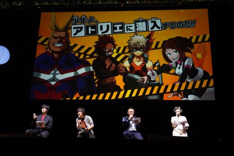 ジャンプフェスタ2018でのステージイベントの様子。左から増田俊樹、岡本信彦、三宅健太、佐倉綾音。