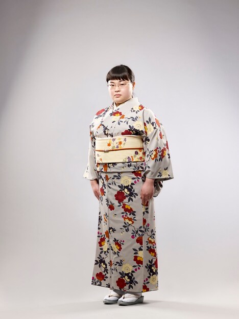 富山えり子扮する千絵子。