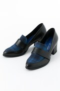 SOARAモデルのパンプス。
