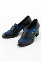 SOARAモデルのパンプス。