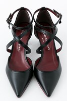 SolidSモデルのパンプス。