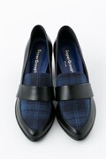 SOARAモデルのパンプス。