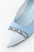 QUELLモデルのパンプス。