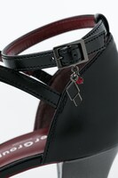 SolidSモデルのパンプス。