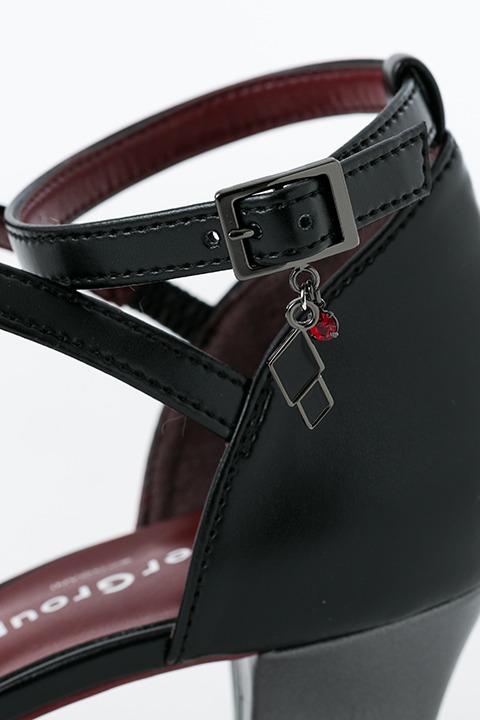 SolidSモデルのパンプス。