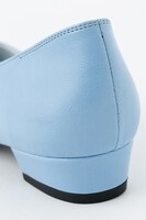 QUELLモデルのパンプス。