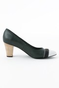 Growthモデルのパンプス。