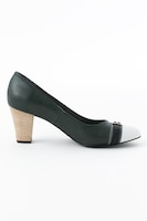 Growthモデルのパンプス。