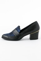 SOARAモデルのパンプス。