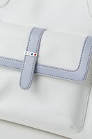 QUELLモデルのバッグ。