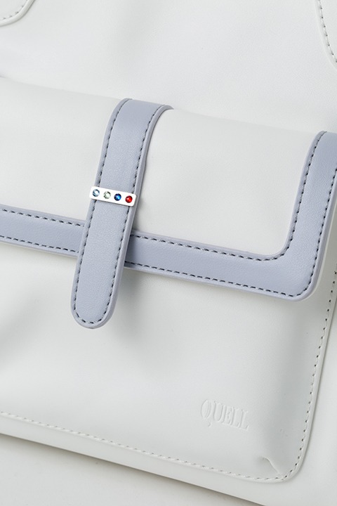 QUELLモデルのバッグ。