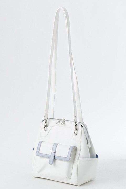 QUELLモデルのバッグ。