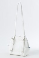 QUELLモデルのバッグ。