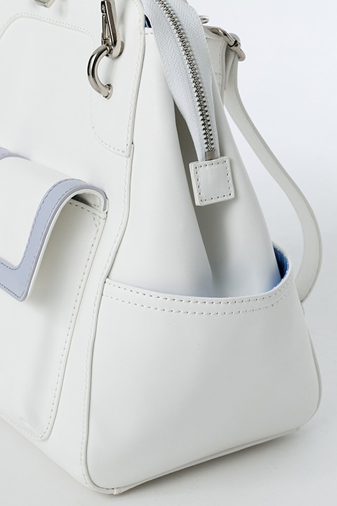 QUELLモデルのバッグ。