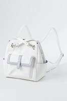 QUELLモデルのバッグ。