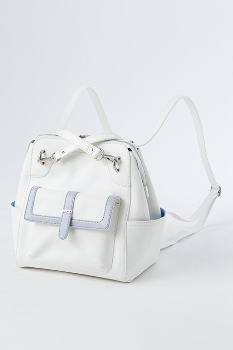 QUELLモデルのバッグ。