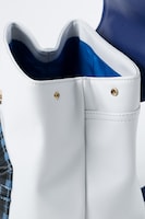 SOARAモデルのバッグ。