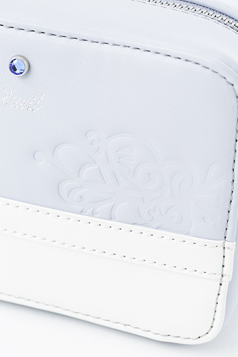 QUELLモデルのポーチ。