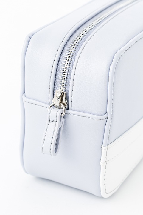 QUELLモデルのポーチ。