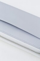 QUELLモデルの財布。