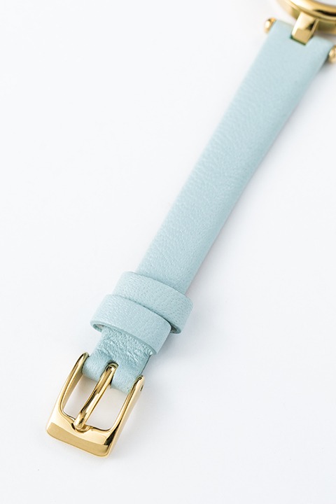 QUELLモデルの腕時計。