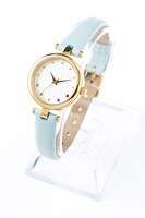 QUELLモデルの腕時計。