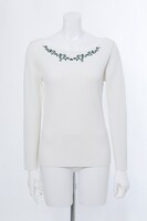 Growthモデルのニット。