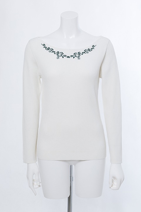 Growthモデルのニット。