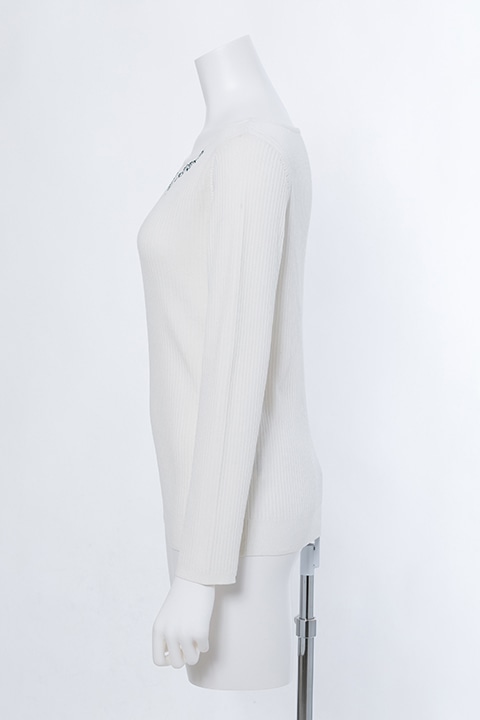 Growthモデルのニット。