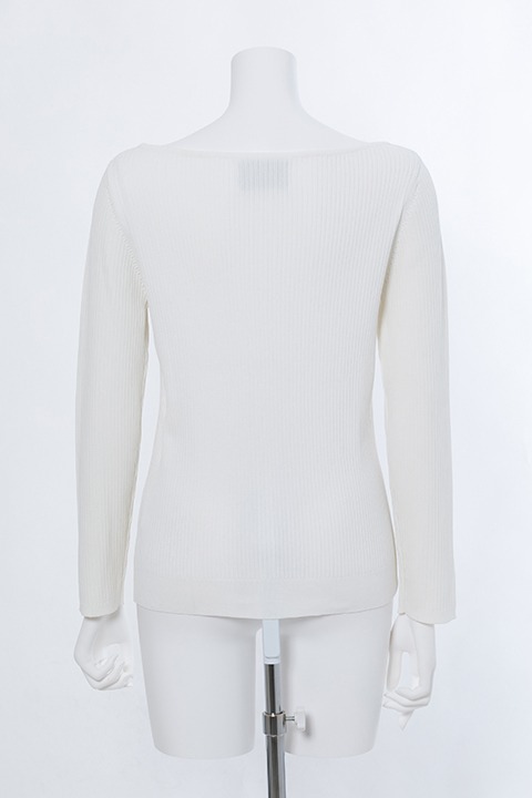 Growthモデルのニット。