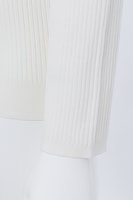 Growthモデルのニット。