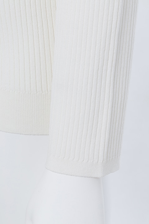 Growthモデルのニット。