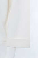 SOARAモデルのニット。